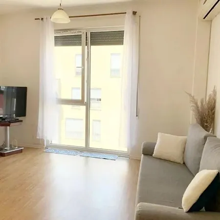 Beautiful And Lovely Apartamento Tirana