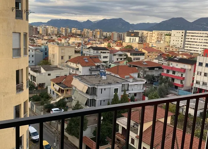 Beautiful And Lovely Lägenhet Tirana